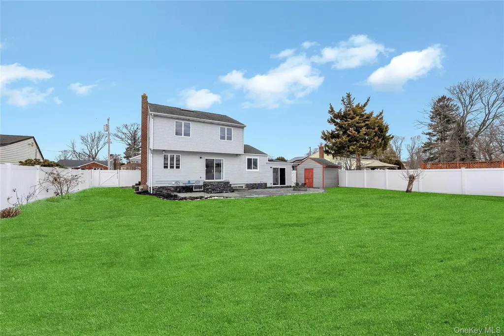225 Farhan Lane North Babylon NY 11703