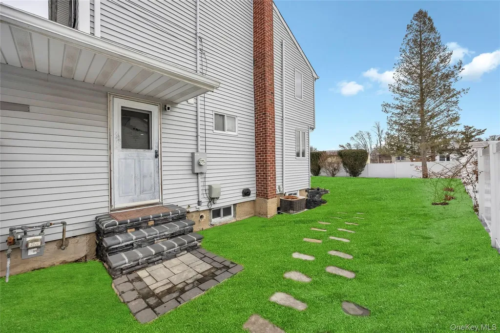 225 Farhan Lane North Babylon NY 11703