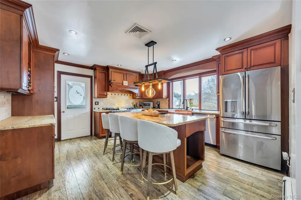 225 Farhan Lane North Babylon NY 11703