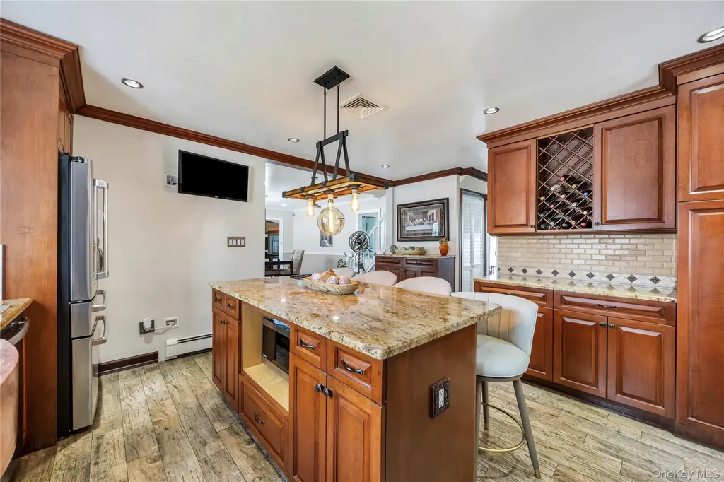 225 Farhan Lane North Babylon NY 11703