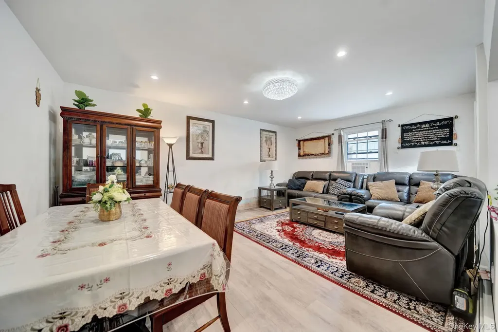 125 Hamlet Road Levittown NY 11756