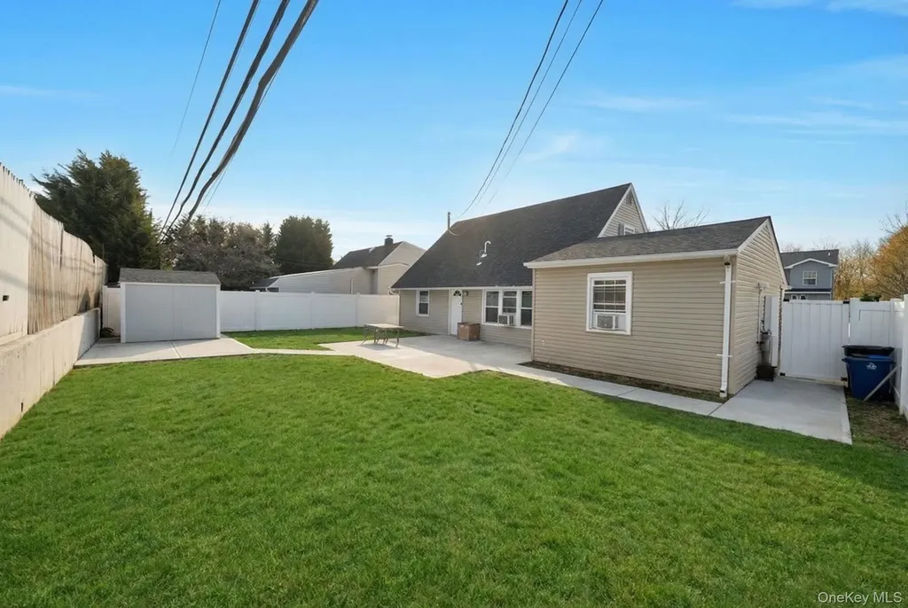 125 Hamlet Road Levittown NY 11756