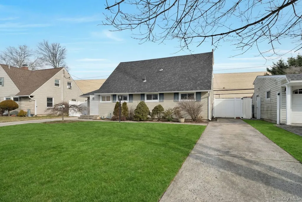 125 Hamlet Road Levittown NY 11756