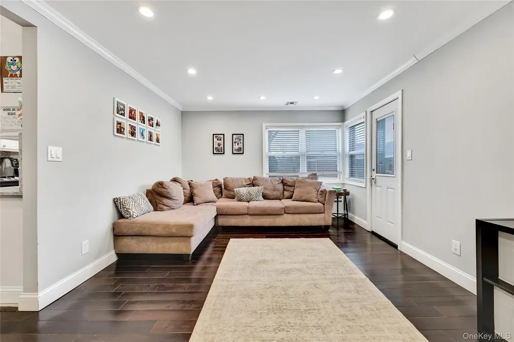 1201 E Broadway Hewlett NY 11557