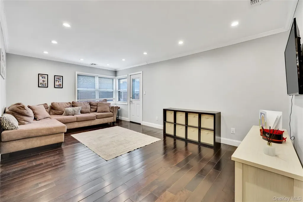 1201 E Broadway Hewlett NY 11557