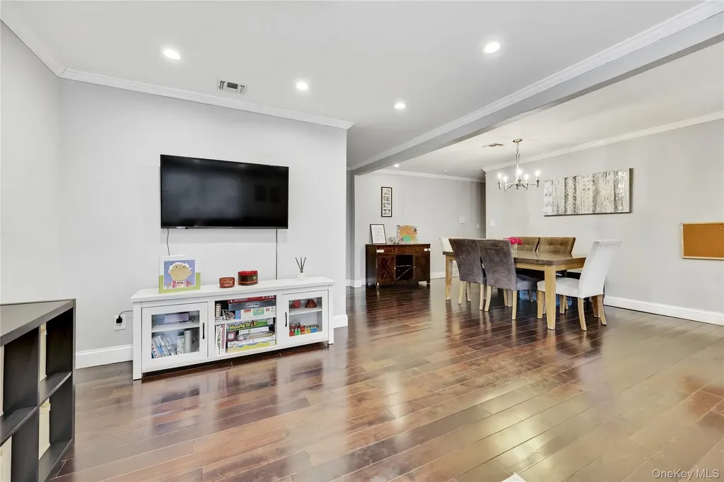 1201 E Broadway Hewlett NY 11557