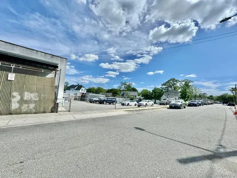 926 Nassau Road Uniondale NY 11553