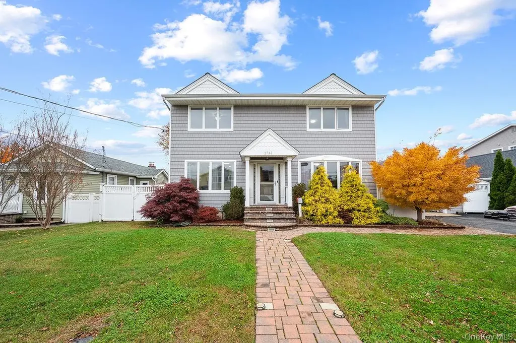 2741 Anthony Avenue Bellmore NY 11710