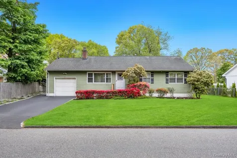 60 Colonial Street East Northport NY 11731