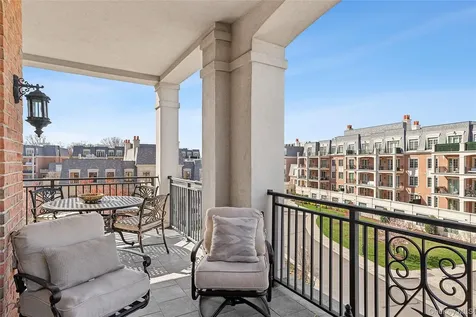 1000 Royal Court North Hills NY 11040