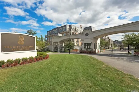 1000 Royal Court North Hills NY 11040