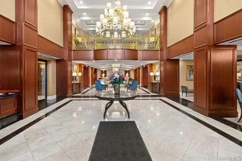 1000 Royal Court North Hills NY 11040