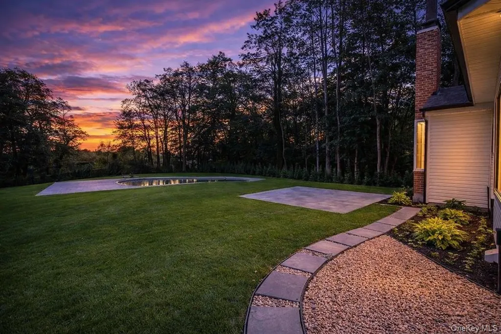 22 Peppermill Lane Dix Hills NY 11746