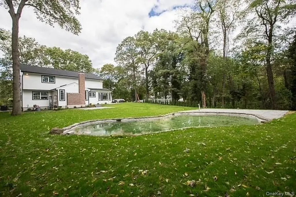 22 Peppermill Lane Dix Hills NY 11746