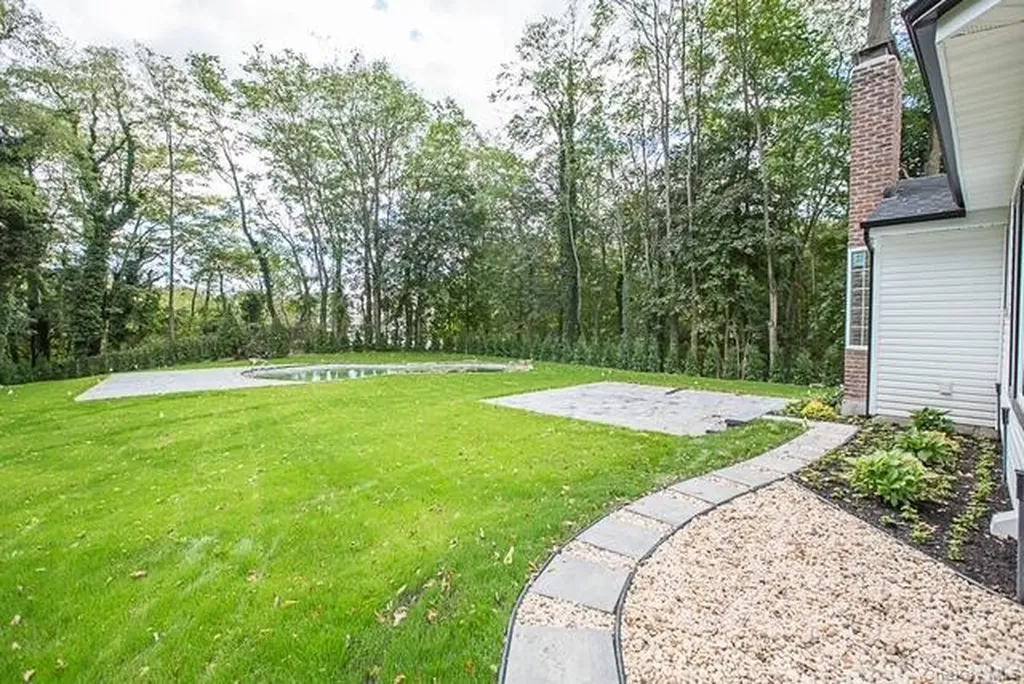 22 Peppermill Lane Dix Hills NY 11746