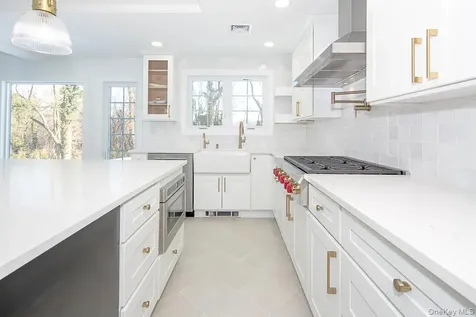 22 Peppermill Lane Dix Hills NY 11746