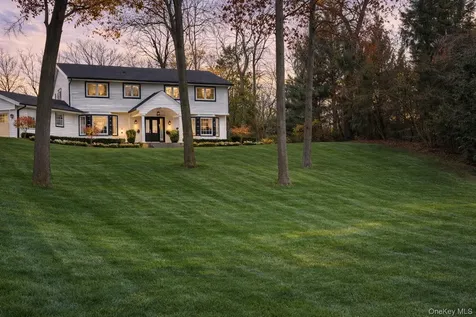 22 Peppermill Lane Dix Hills NY 11746