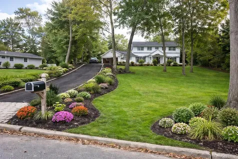 22 Peppermill Lane Dix Hills NY 11746