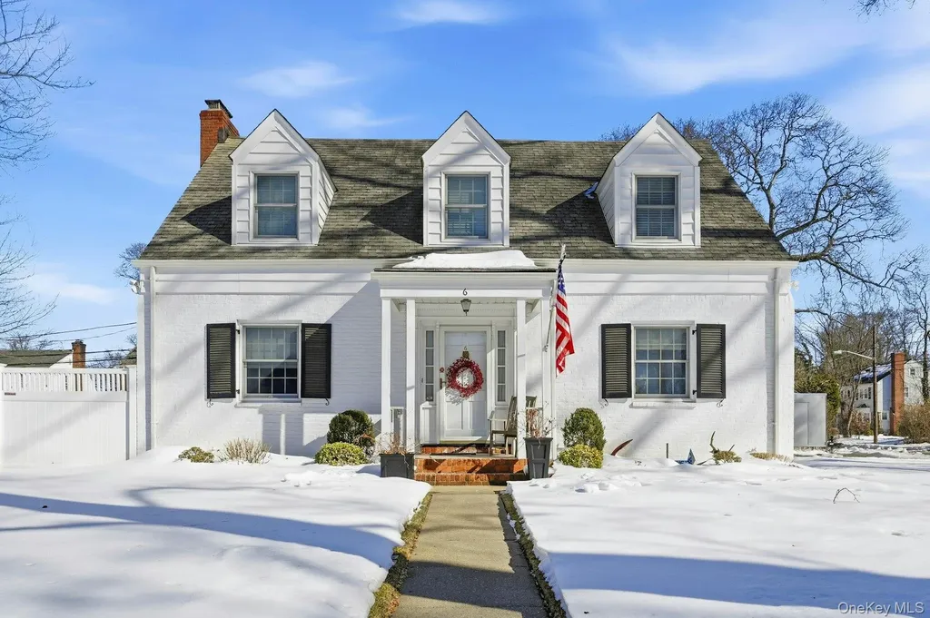 6 Beverly Parkway Freeport NY 11520