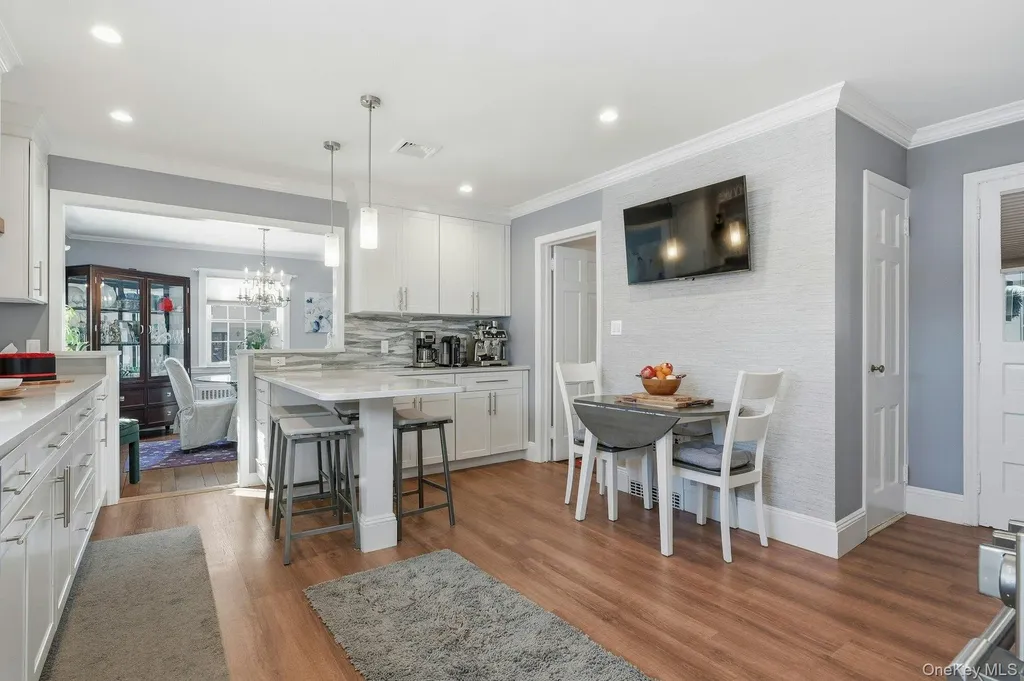 6 Beverly Parkway Freeport NY 11520