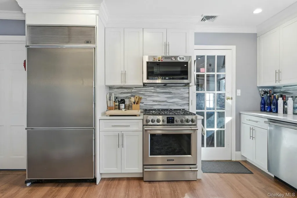 6 Beverly Parkway Freeport NY 11520