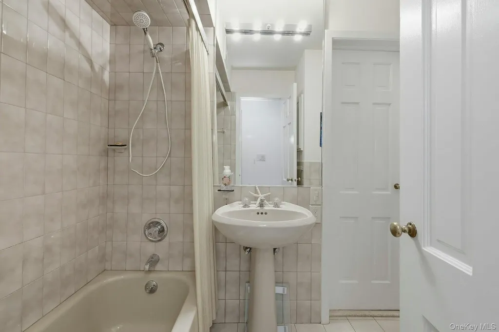 6 Beverly Parkway Freeport NY 11520
