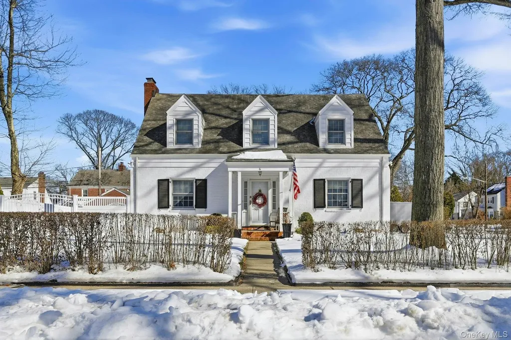 6 Beverly Parkway Freeport NY 11520