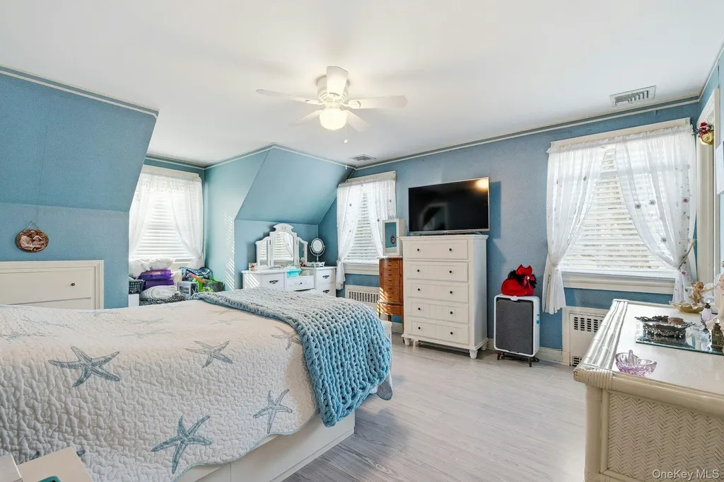 6 Beverly Parkway Freeport NY 11520