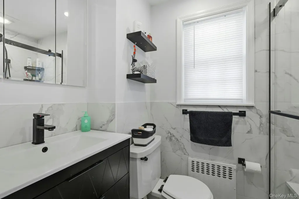 6 Beverly Parkway Freeport NY 11520