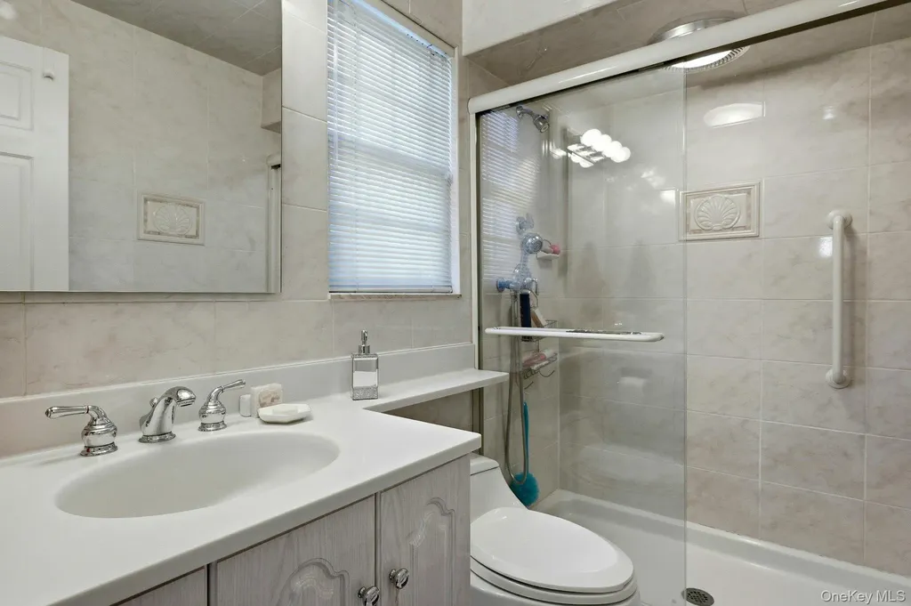 6 Beverly Parkway Freeport NY 11520
