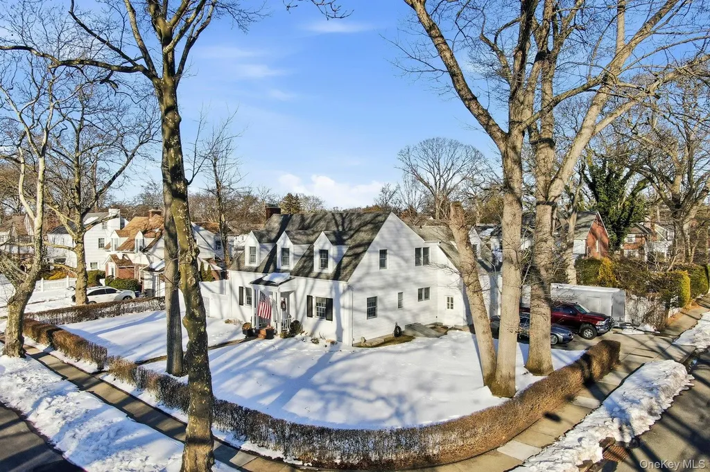 6 Beverly Parkway Freeport NY 11520