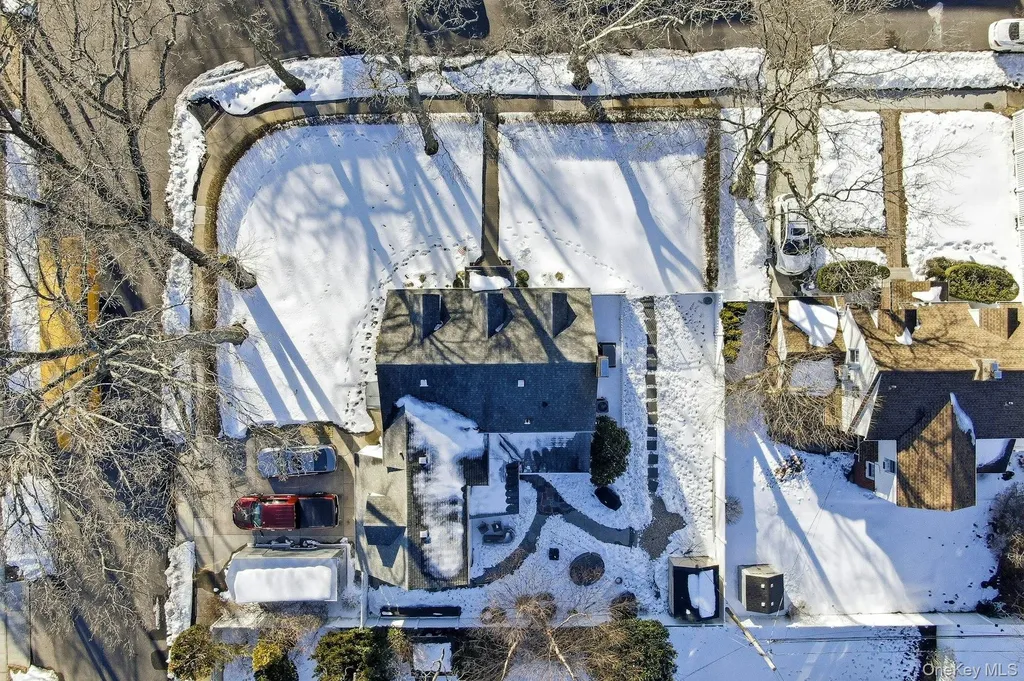 6 Beverly Parkway Freeport NY 11520