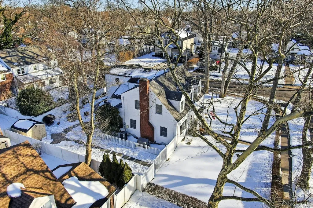 6 Beverly Parkway Freeport NY 11520