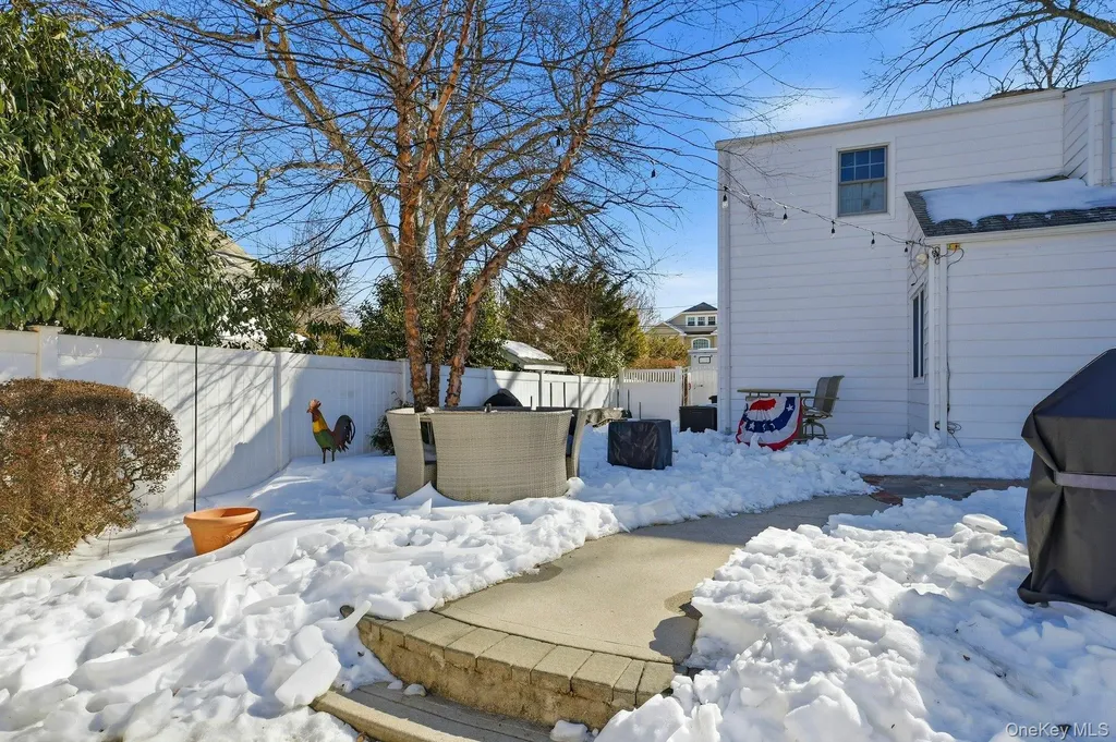 6 Beverly Parkway Freeport NY 11520