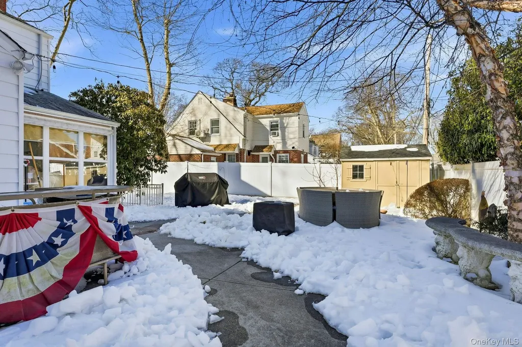 6 Beverly Parkway Freeport NY 11520