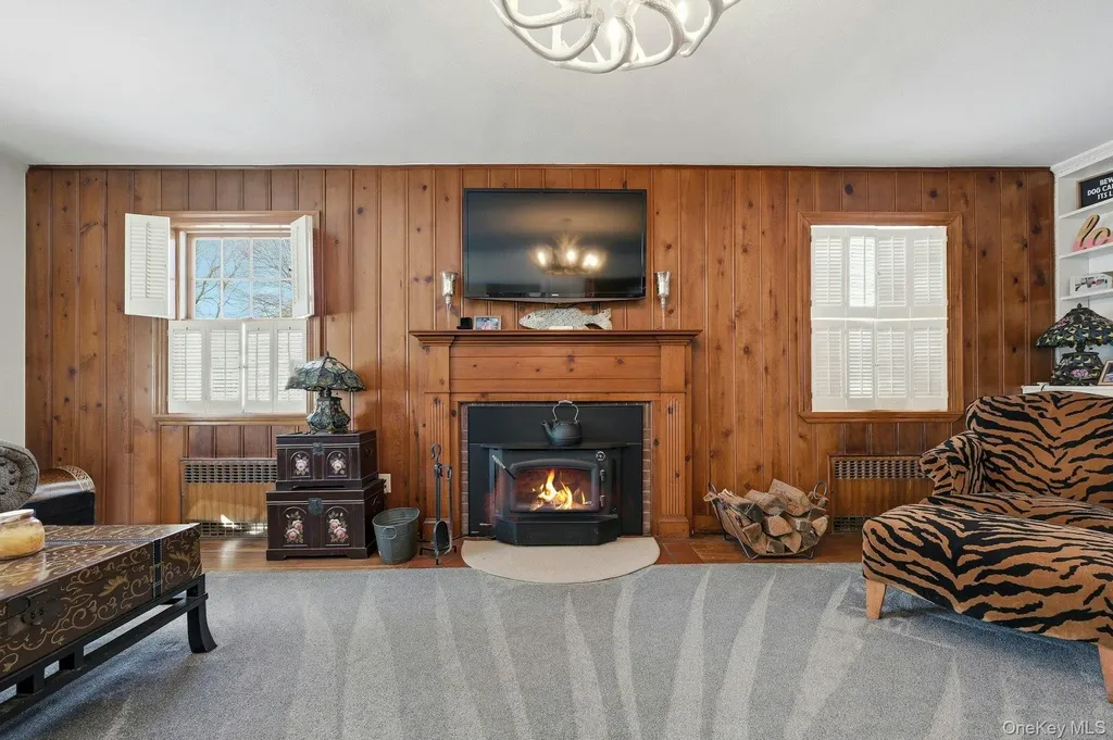 6 Beverly Parkway Freeport NY 11520