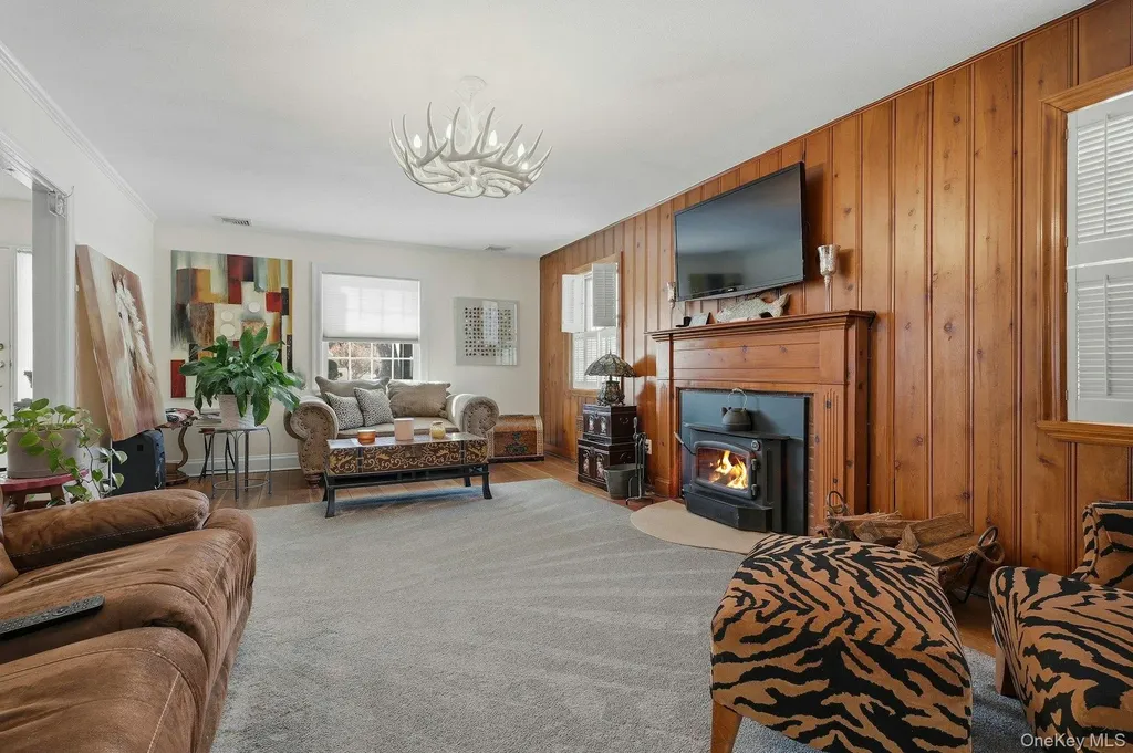 6 Beverly Parkway Freeport NY 11520