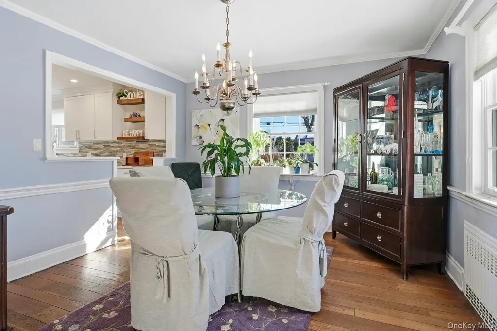 6 Beverly Parkway Freeport NY 11520