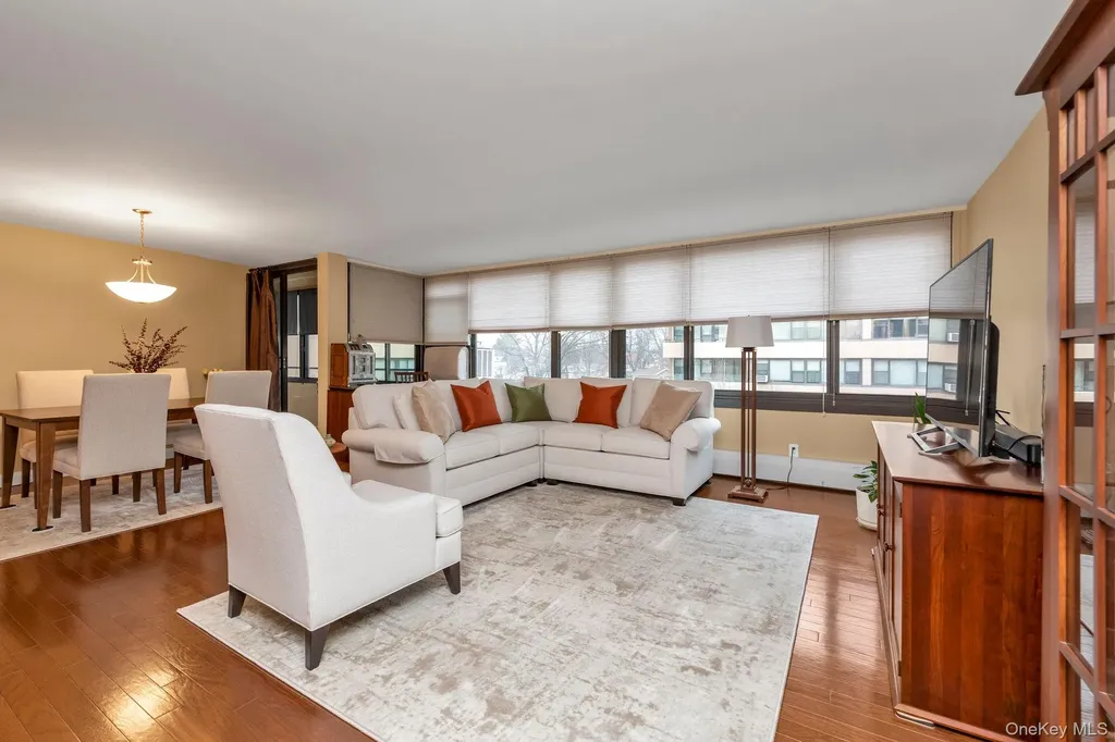 162 20 9 Avenue Beechhurst NY 11357