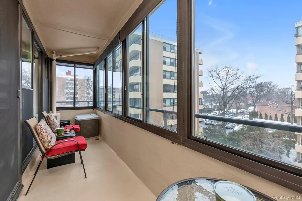 162 20 9 Avenue Beechhurst NY 11357