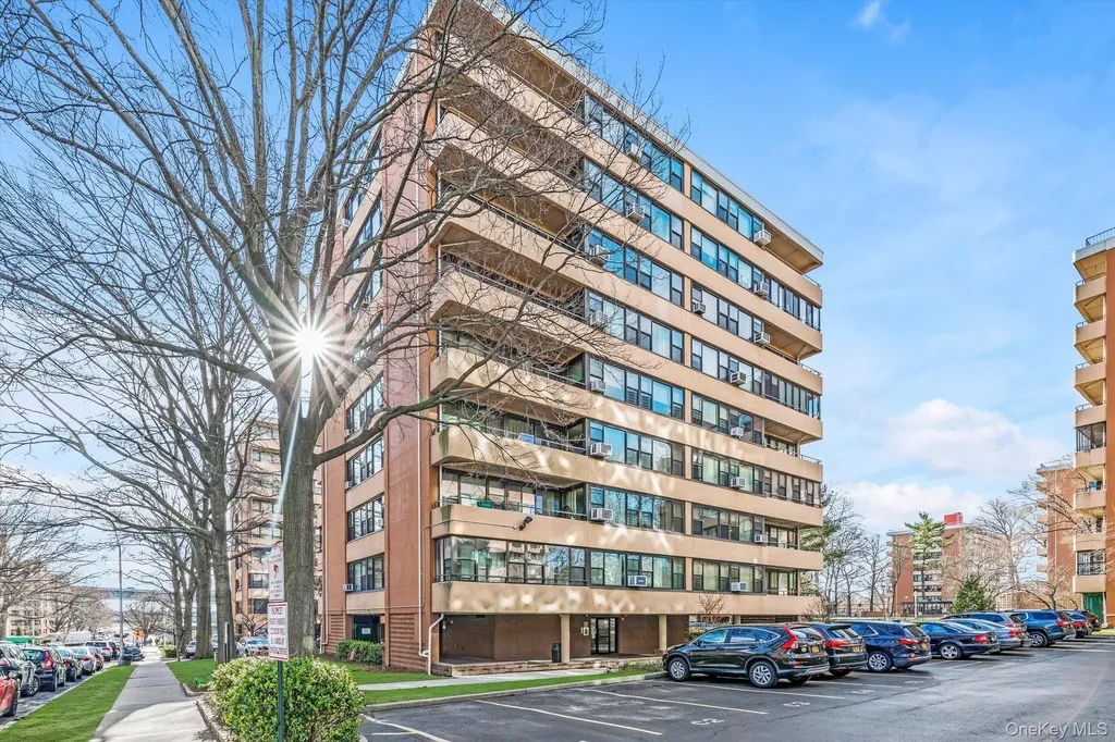 162 20 9 Avenue Beechhurst NY 11357