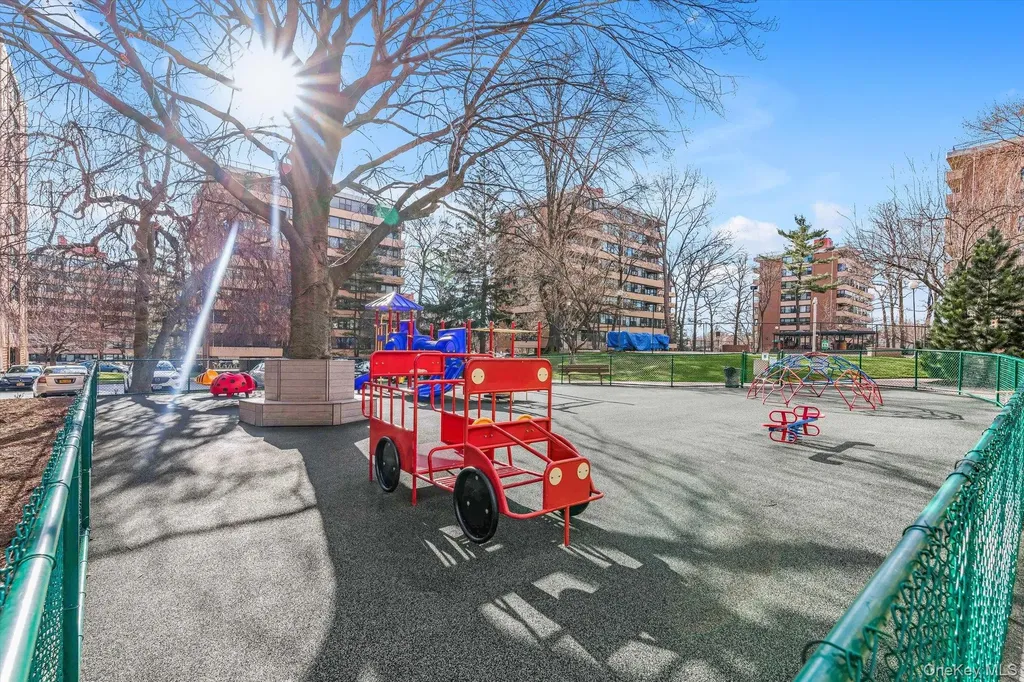 162 20 9 Avenue Beechhurst NY 11357