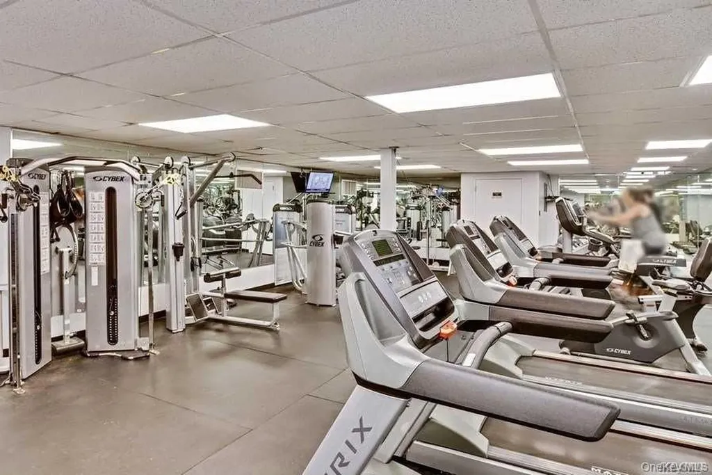 162 20 9 Avenue Beechhurst NY 11357