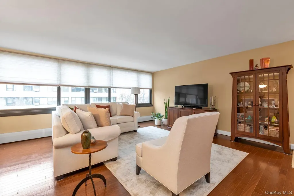 162 20 9 Avenue Beechhurst NY 11357