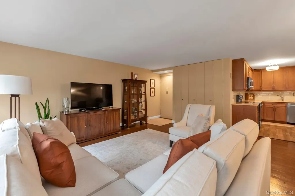 162 20 9 Avenue Beechhurst NY 11357