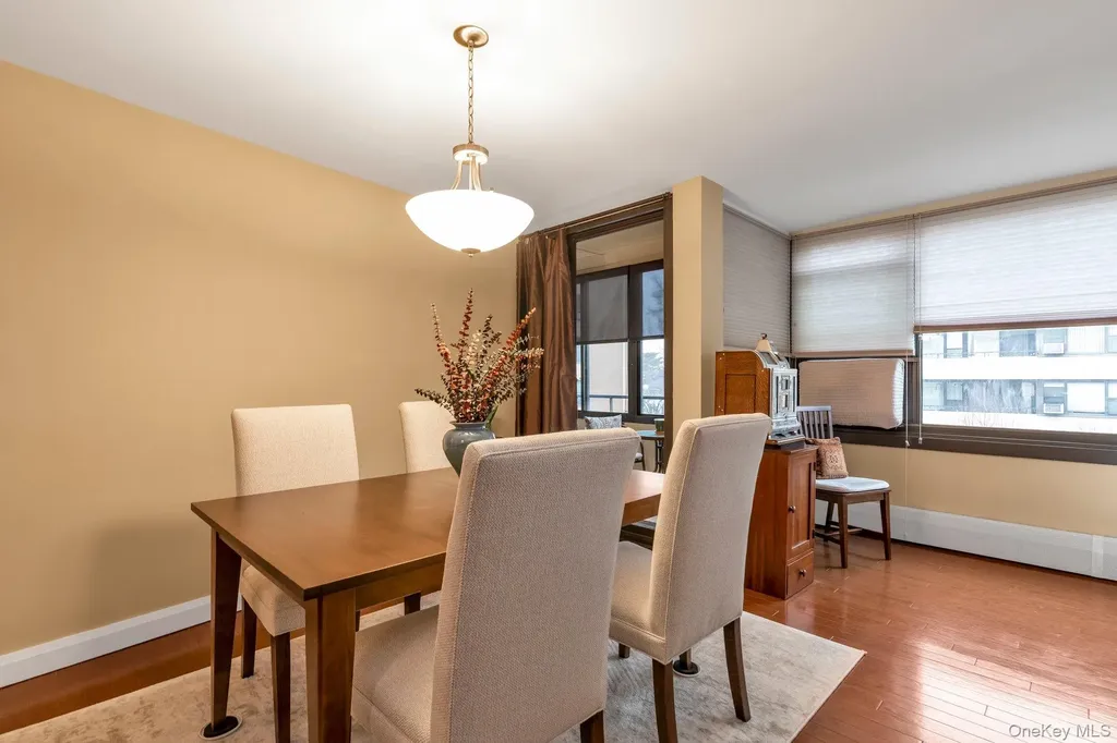 162 20 9 Avenue Beechhurst NY 11357