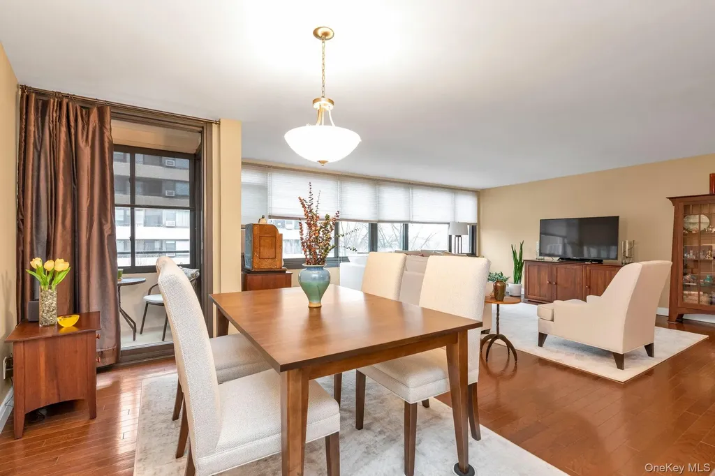 162 20 9 Avenue Beechhurst NY 11357