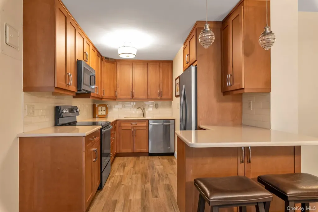 162 20 9 Avenue Beechhurst NY 11357