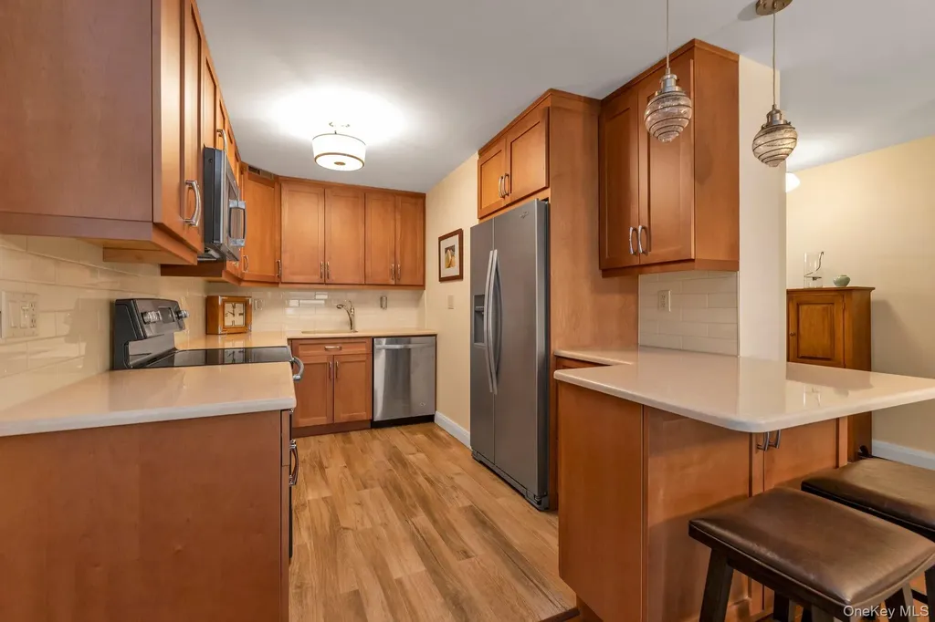 162 20 9 Avenue Beechhurst NY 11357