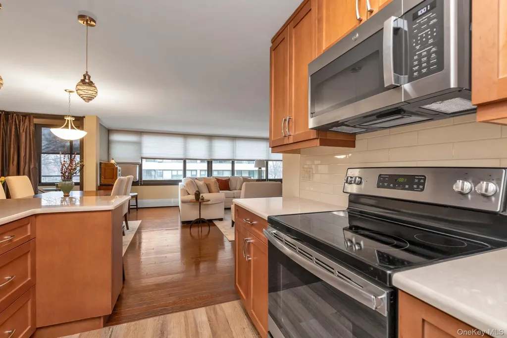 162 20 9 Avenue Beechhurst NY 11357